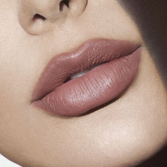 Huda Beauty "Joyride" lipstick - Picture 1 of 7